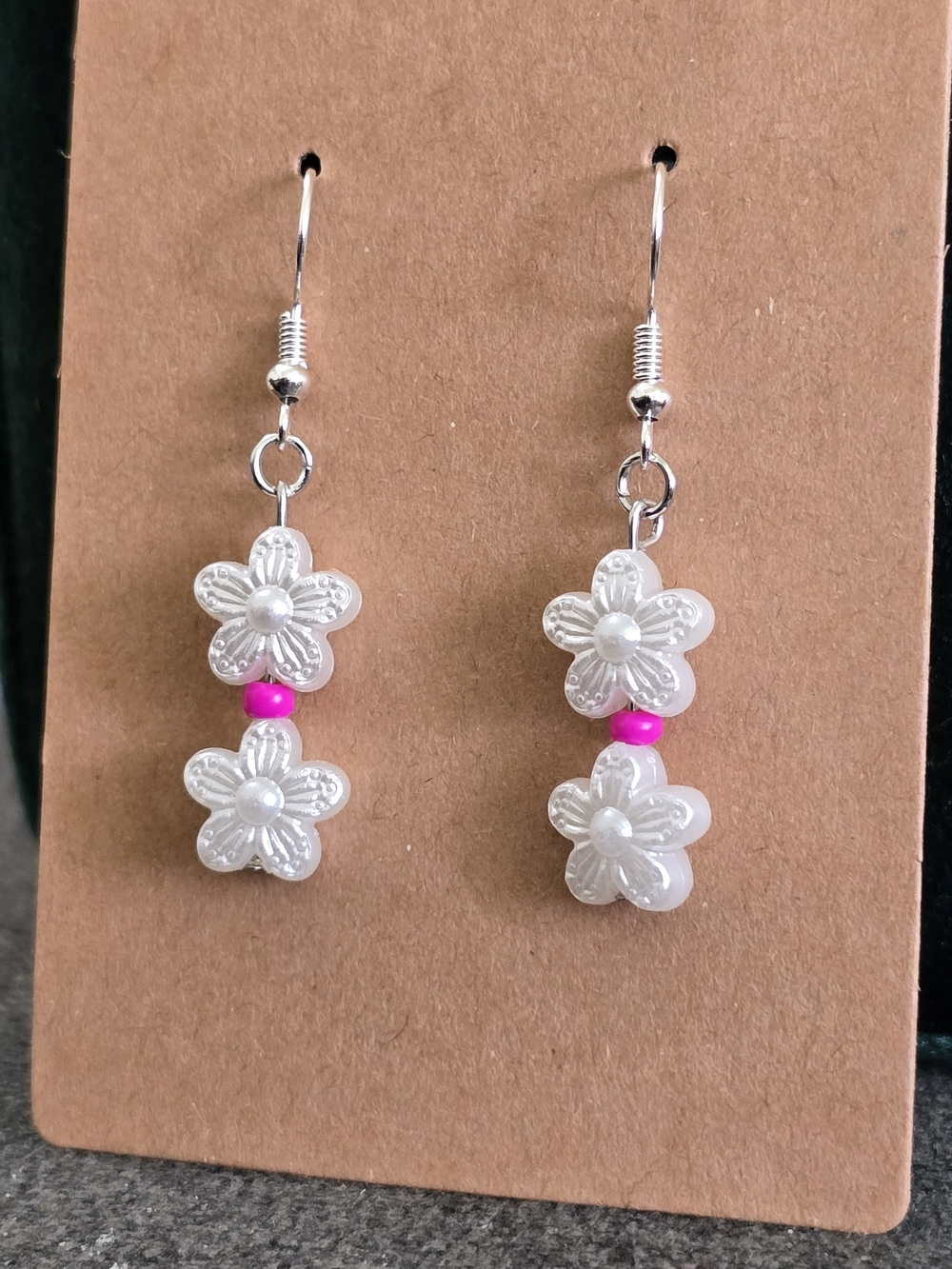 Handmade White and Pink Flower Beaded Earrings 🌸 NWT - Picture 4 of 5
